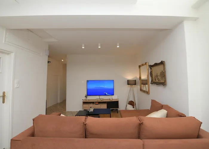 Daire Basoula House *