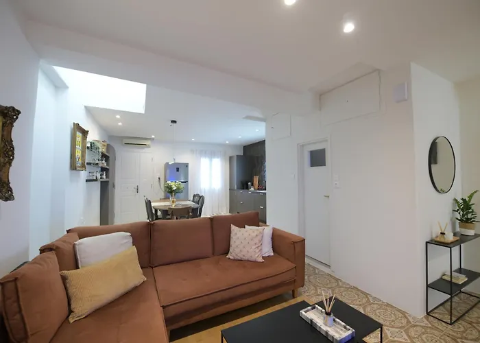 Daire Basoula House *